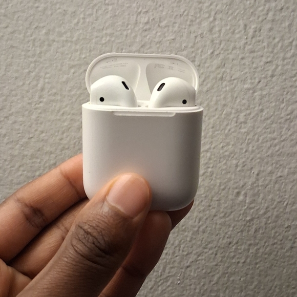 Apple White On-Ear Headphones - Picture 1 of 8